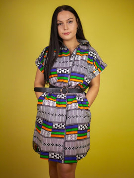Afrikanische Kleid In erstaunlichen Kente