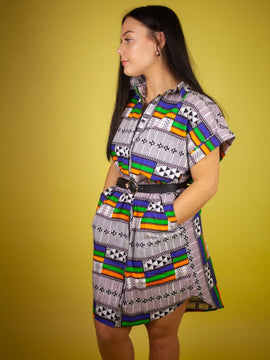 Afrikanische Kleid In erstaunlichen Kente
