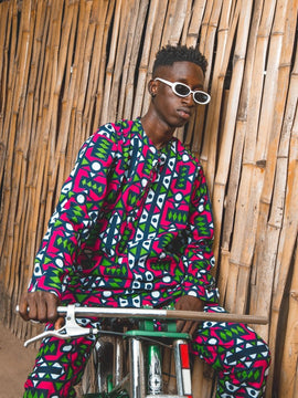 Camisa con estampado africano en azul y amarillo Ankara