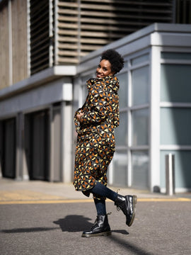 Afrikanischer Parka im blauen Ankara-Druck