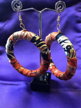 Hippie-Ohrringe in Orange Gold Print - Null Abfall