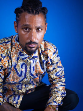 Camisa africana de gran tamaño en naranja dorado